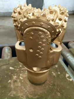 Долото маслонаполненное шарошечное 8 1 /2 code IADC 517, 437, 537